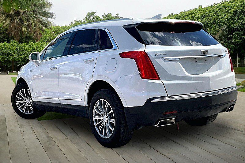 Used 2018 Cadillac XT5 Luxury w/ Driver Awareness Package FWD image 9