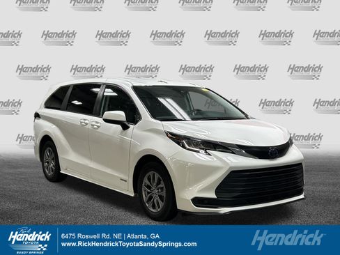 Used 2021 Toyota Sienna LE FWD image 1