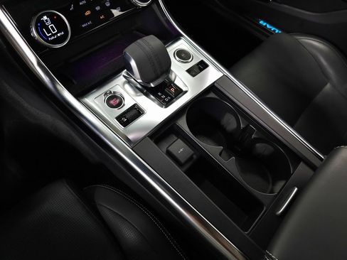 Used 2022 Jaguar XF R-Dynamic SE image 37