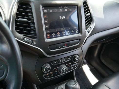 Used 2019 Jeep Cherokee Trailhawk w/ Comfort/Convenience Group AWD/4WD image 32