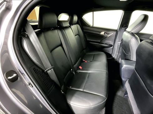 Used 2016 Lexus CT 200h image 19