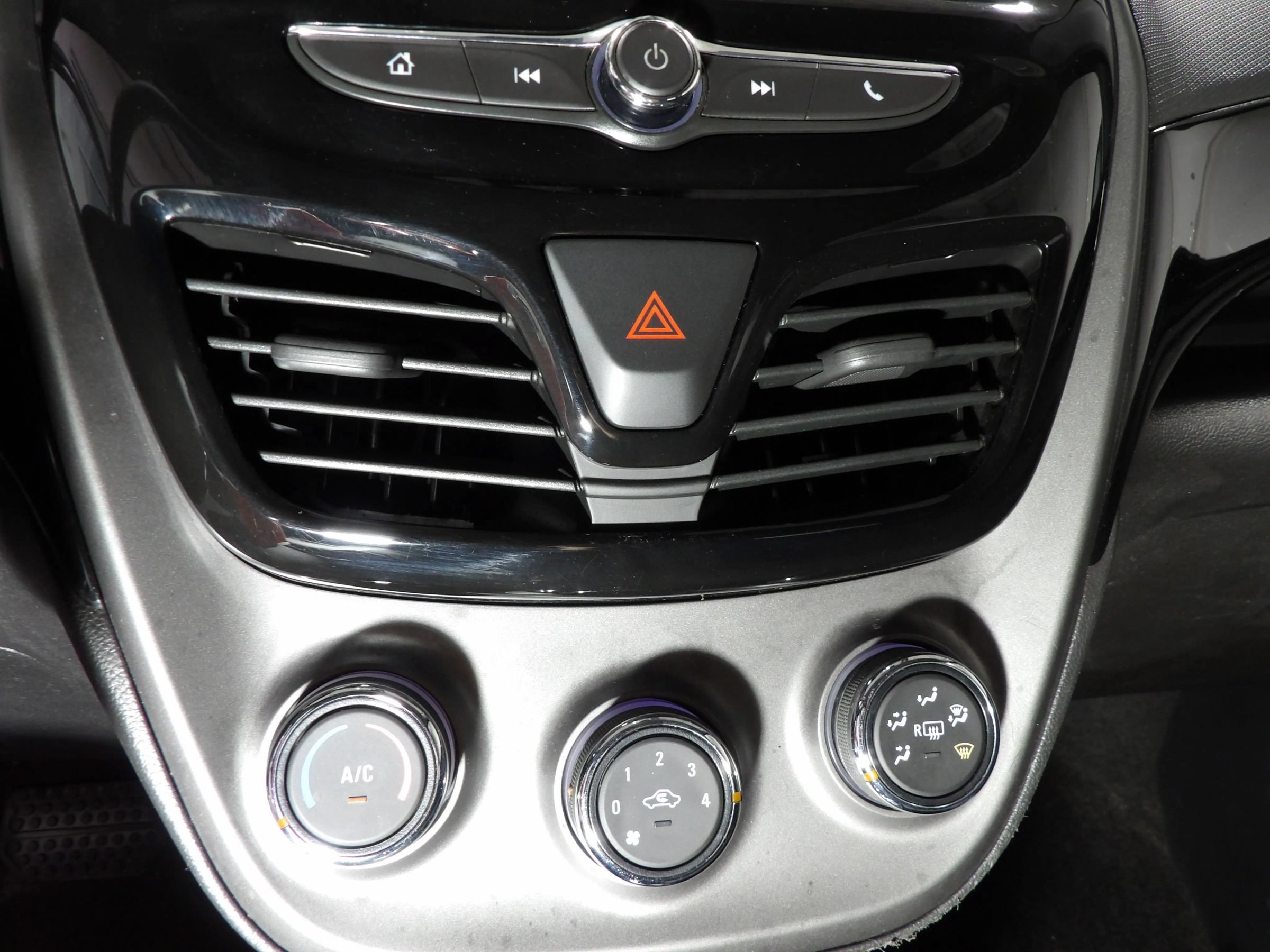 Used 2021 Chevrolet Spark LT FWD image 14