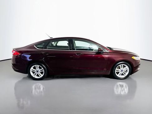 Used 2018 Ford Fusion SE w/ Fusion SE Technology Package image 5
