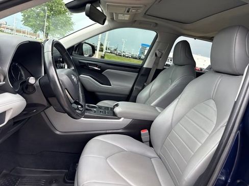Certified 2021 Toyota Highlander XLE AWD/4WD image 7