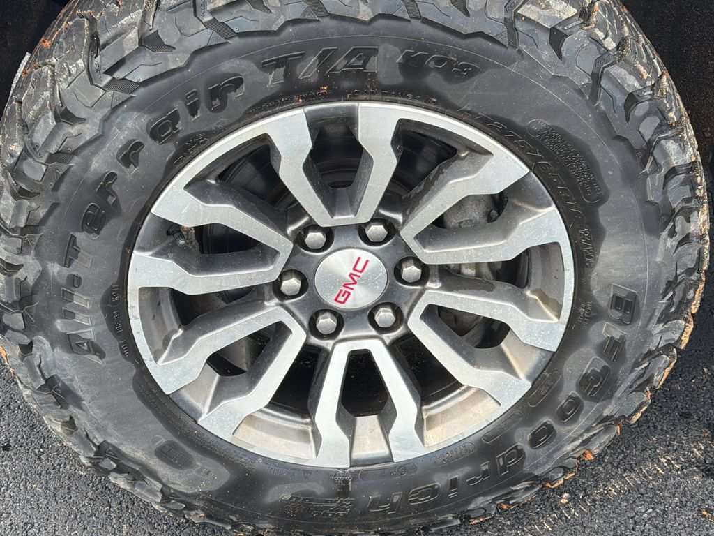Used 2022 GMC Sierra 1500 AT4 w/ AT4 Carbonpro Edition AWD/4WD image 11