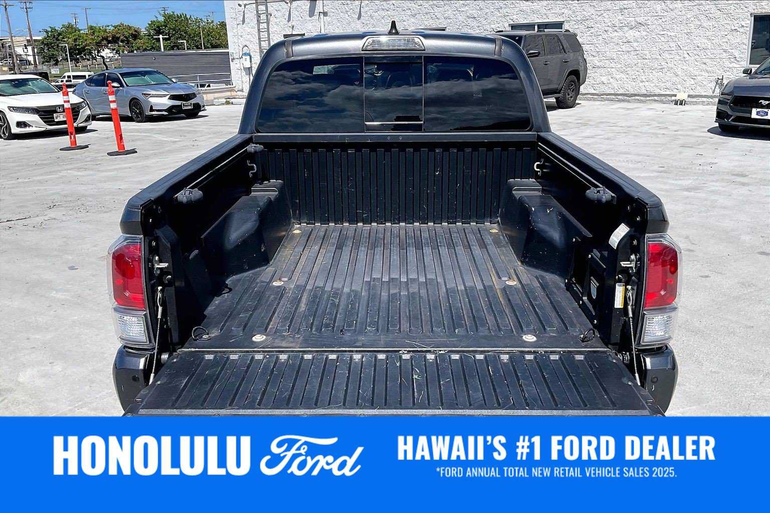 Used 2020 Toyota Tacoma TRD Off-Road w/ Technology Package AWD/4WD image 18