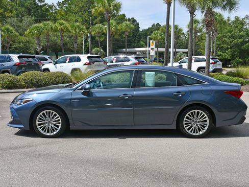 Used 2020 Toyota Avalon Limited image 5