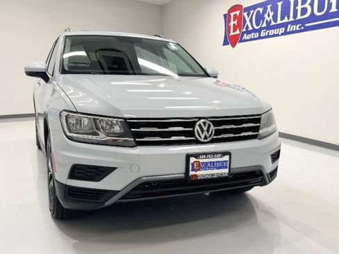 Used 2018 Volkswagen Tiguan SE w/ Panoramic Sunroof Package AWD/4WD image 2