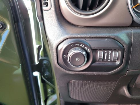 Used 2021 Jeep Wrangler Unlimited Sport AWD/4WD image 25