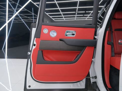 Used 2021 Rolls-Royce Cullinan image 35