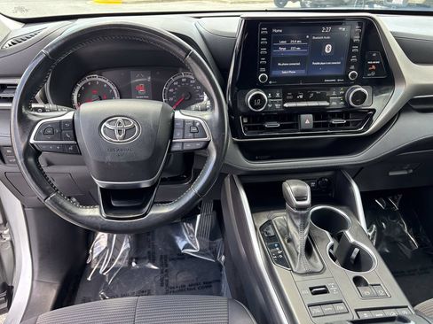 Used 2021 Toyota Highlander LE AWD/4WD image 20