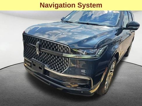 Used 2025 Lincoln Navigator Reserve AWD/4WD image 4