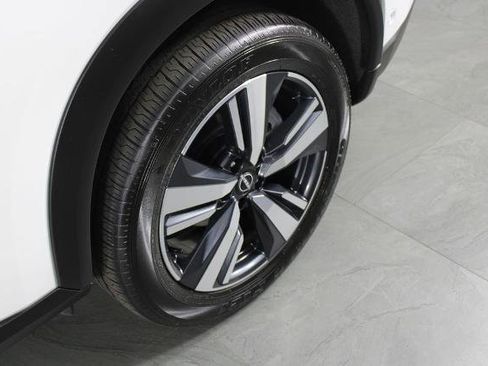 Certified 2025 Nissan Rogue SL image 13