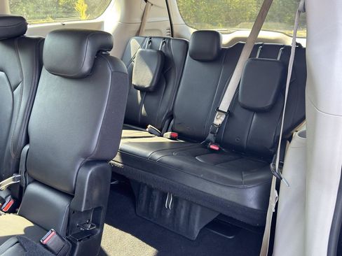 Used 2018 Chrysler Pacifica Touring-L FWD image 14