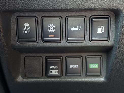 Used 2020 Nissan Rogue SV AWD/4WD image 13