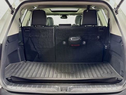 Used 2024 Toyota Grand Highlander XLE image 27
