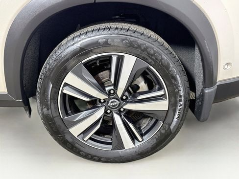 Used 2024 Nissan Rogue SL w/ SL Premium Package image 30