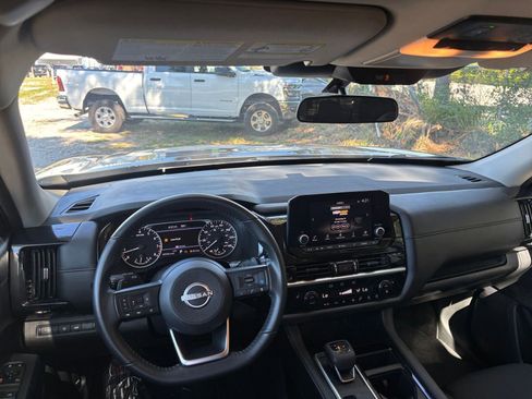 Used 2025 Nissan Pathfinder SV AWD/4WD image 36