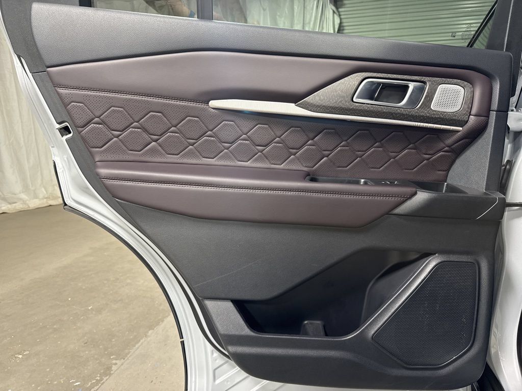 Used 2025 Ford Explorer Platinum w/ LUX Leather Package AWD/4WD image 17