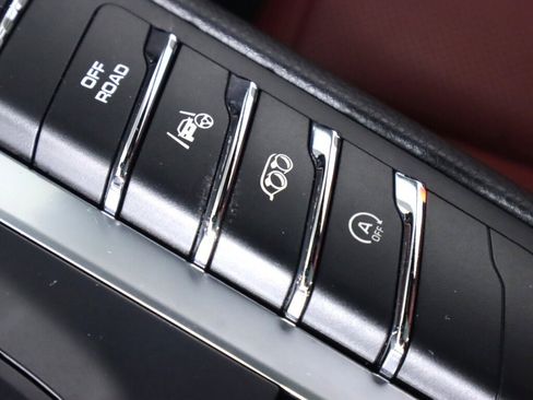 Used 2017 Porsche Macan S image 26