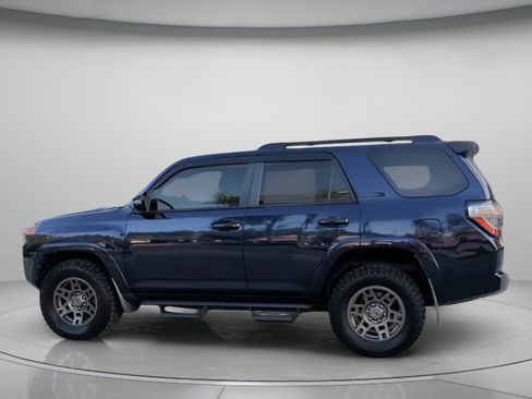 Used 2020 Toyota 4Runner Venture w/ Moonroof Package AWD/4WD image 19