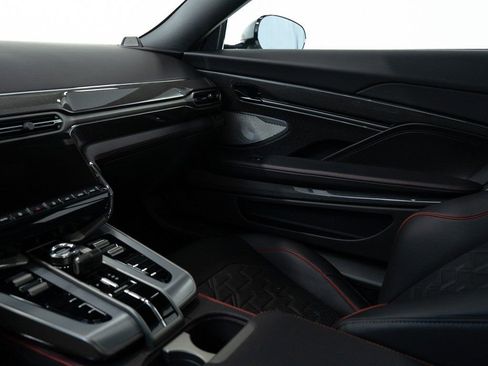 Used 2025 Aston Martin Vanquish RWD image 24