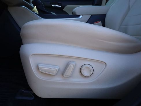 Used 2023 Toyota Highlander XLE image 22