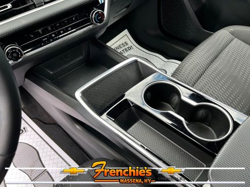 Used 2025 Chevrolet Equinox LT AWD/4WD image 18