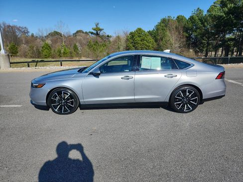 Used 2024 Honda Accord Touring image 2