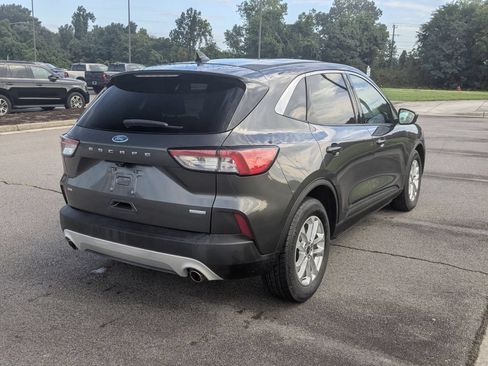 Used 2020 Ford Escape SE FWD image 3