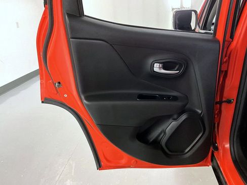 Used 2021 Jeep Renegade Trailhawk image 20