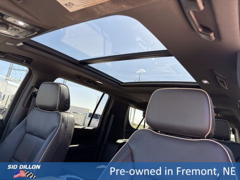 Used 2022 Chevrolet Suburban Premier AWD/4WD image 18