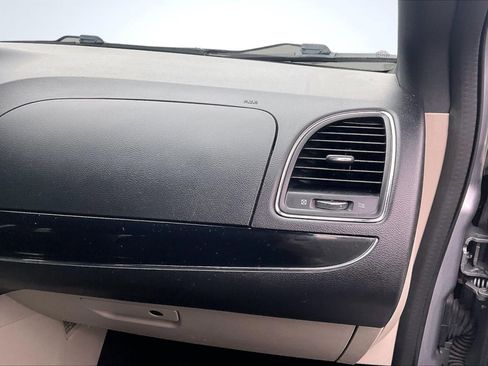 Used 2020 Dodge Grand Caravan SXT image 17