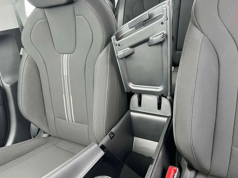 New 2025 Hyundai Elantra SEL image 18