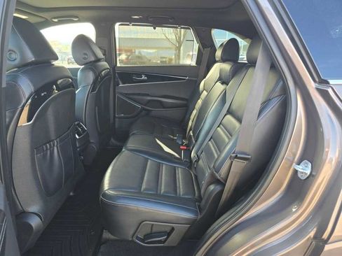 Used 2019 Kia Sorento SX image 16