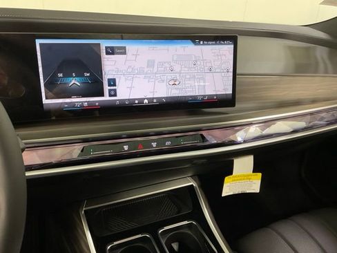 Used 2024 BMW i7 xDrive60 AWD/4WD image 25