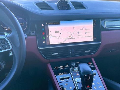 Used 2023 Porsche Cayenne image 6