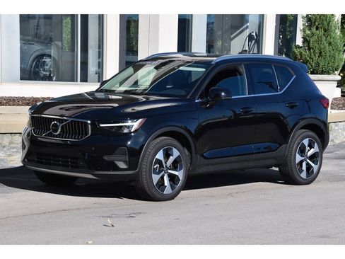 Certified 2025 Volvo XC40 B5 Core w/ Protection Package Premier image 7