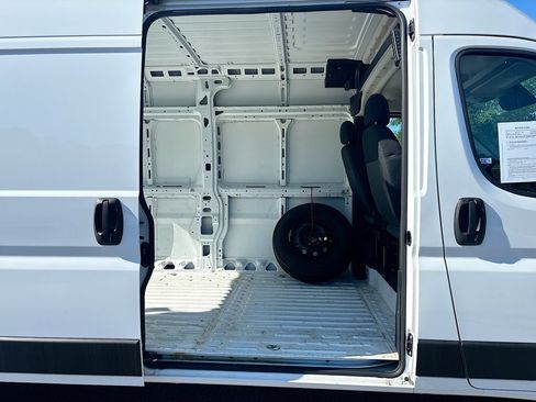 Used 2023 RAM ProMaster 2500 w/ Convenience Group FWD image 16