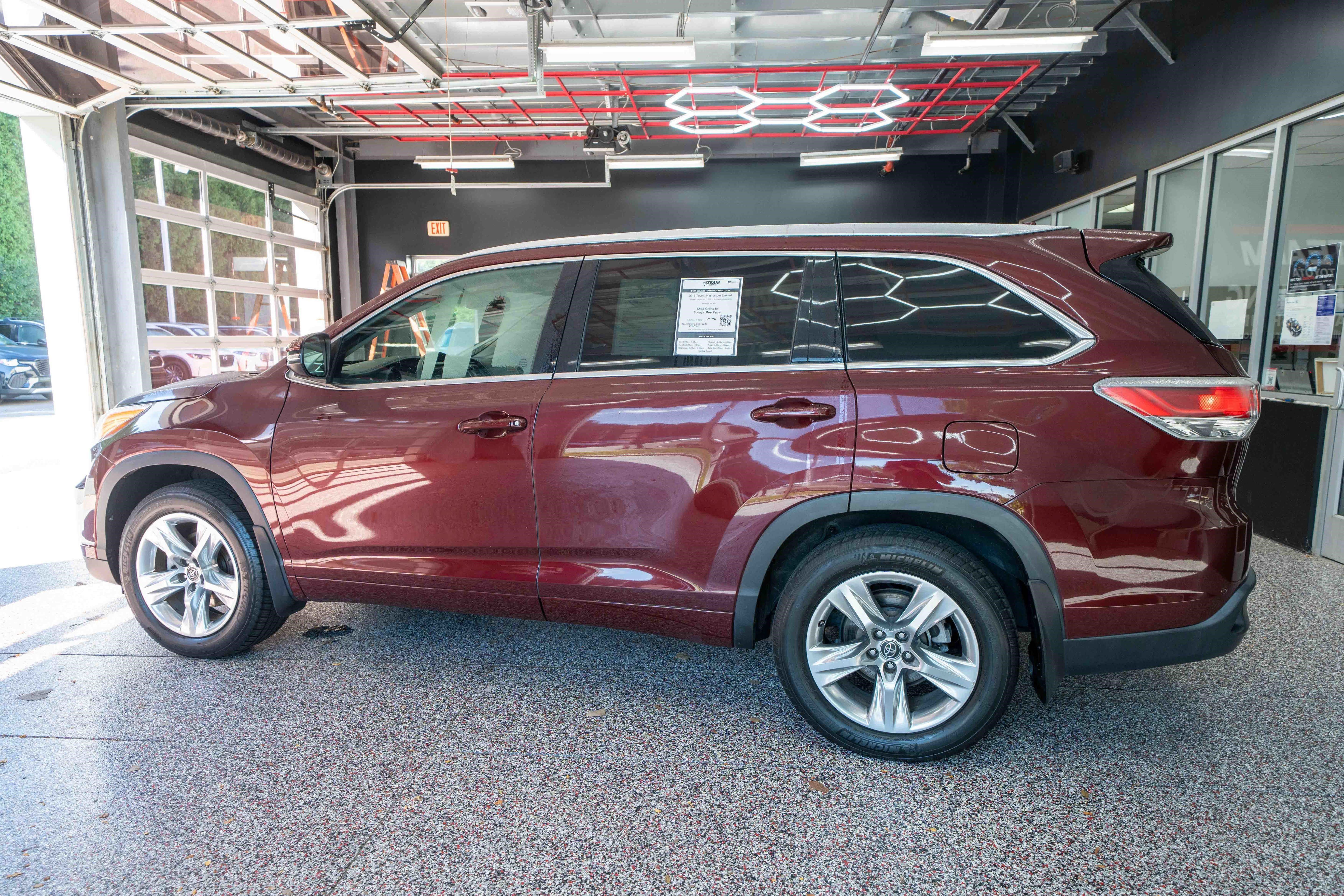 Used 2016 Toyota Highlander Limited AWD/4WD image 2