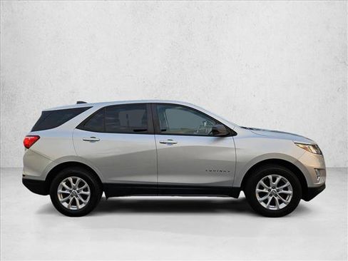 Used 2020 Chevrolet Equinox LS w/ LS Convenience Package image 4