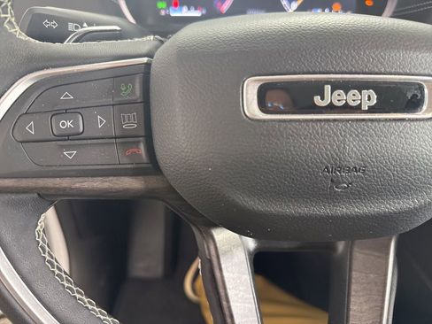 Used 2023 Jeep Grand Cherokee L Limited AWD/4WD image 19