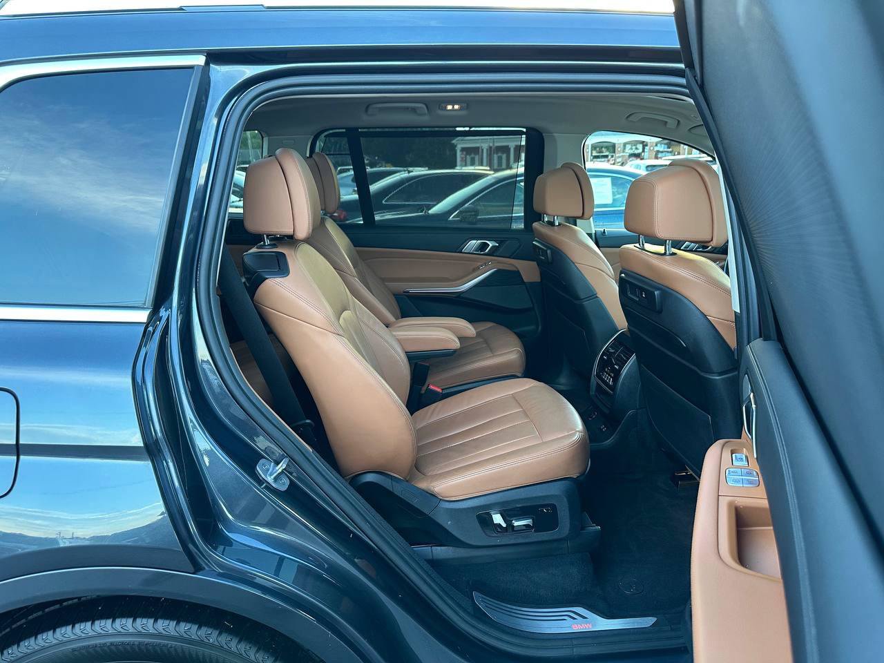 Used 2020 BMW X7 xDrive40i w/ Premium Package AWD/4WD image 34
