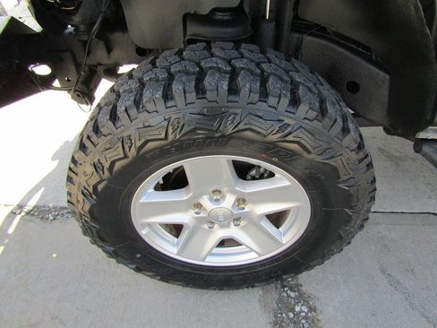 Used 2016 Jeep Wrangler Sport image 16