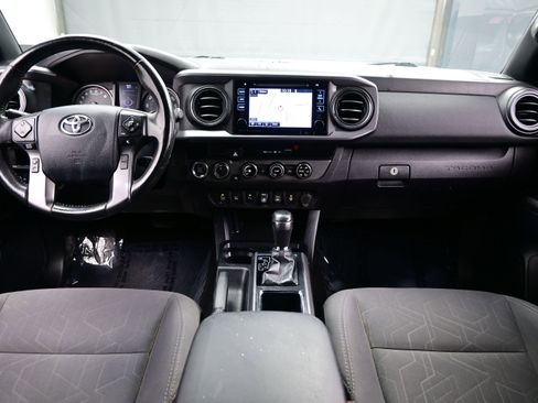Used 2018 Toyota Tacoma TRD Off-Road w/ Technology Package AWD/4WD image 14