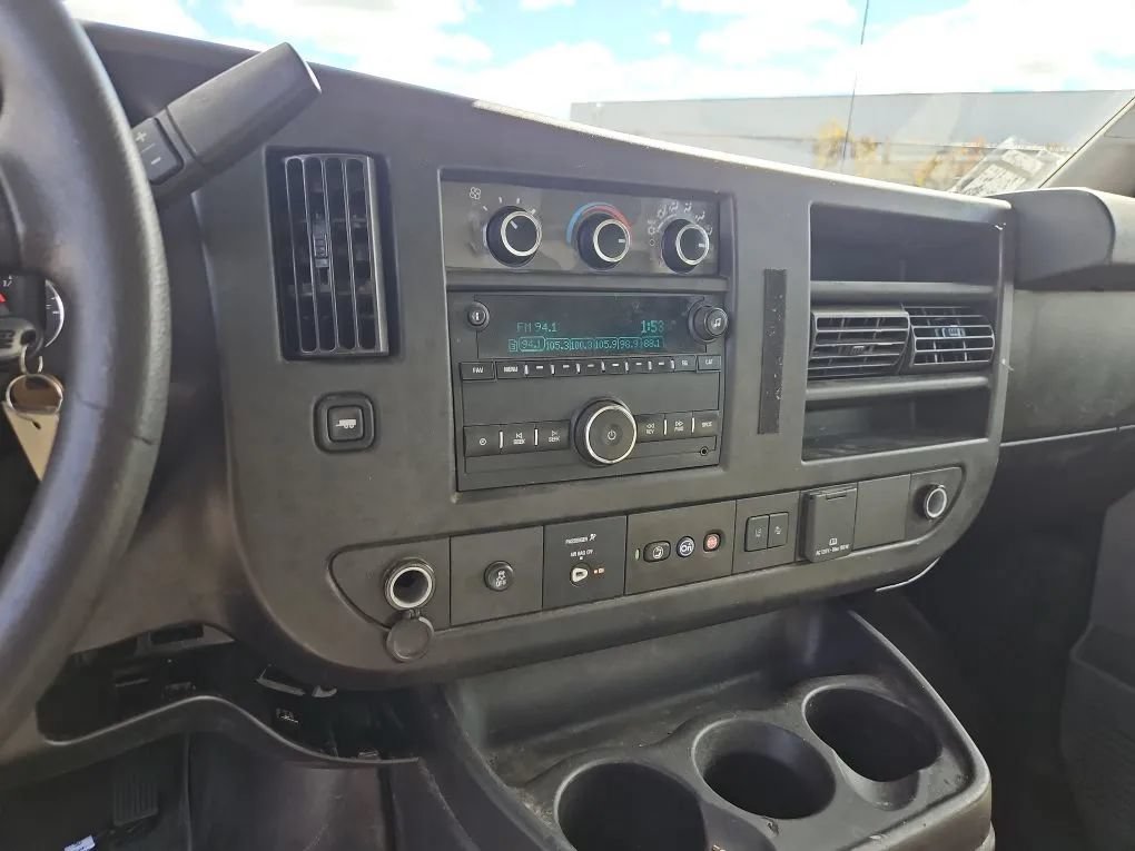Used 2020 Chevrolet Express 3500 RWD image 14