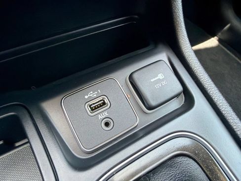 Used 2020 Jeep Cherokee Limited FWD image 31