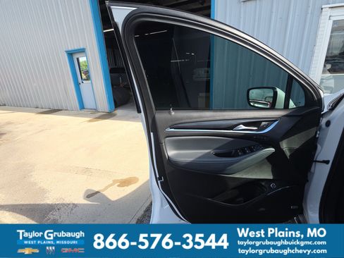 Used 2022 Buick Enclave Premium FWD image 7