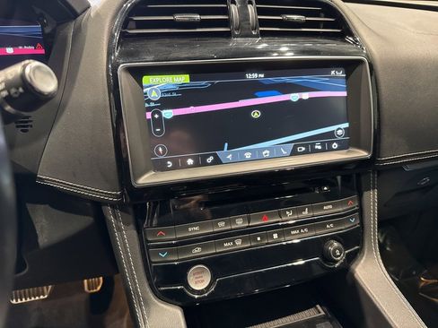 Used 2019 Jaguar F-PACE R-Sport image 21