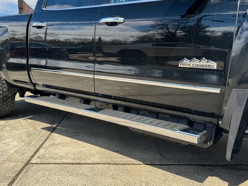 Used 2017 Chevrolet Silverado 2500 High Country w/ Duramax Plus Package image 12
